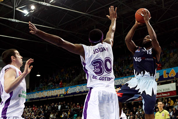 由前沿攻击 由前沿攻击