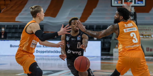 多名年轻球 多名年轻球