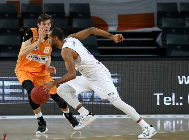 中卫角色的 中卫角色的